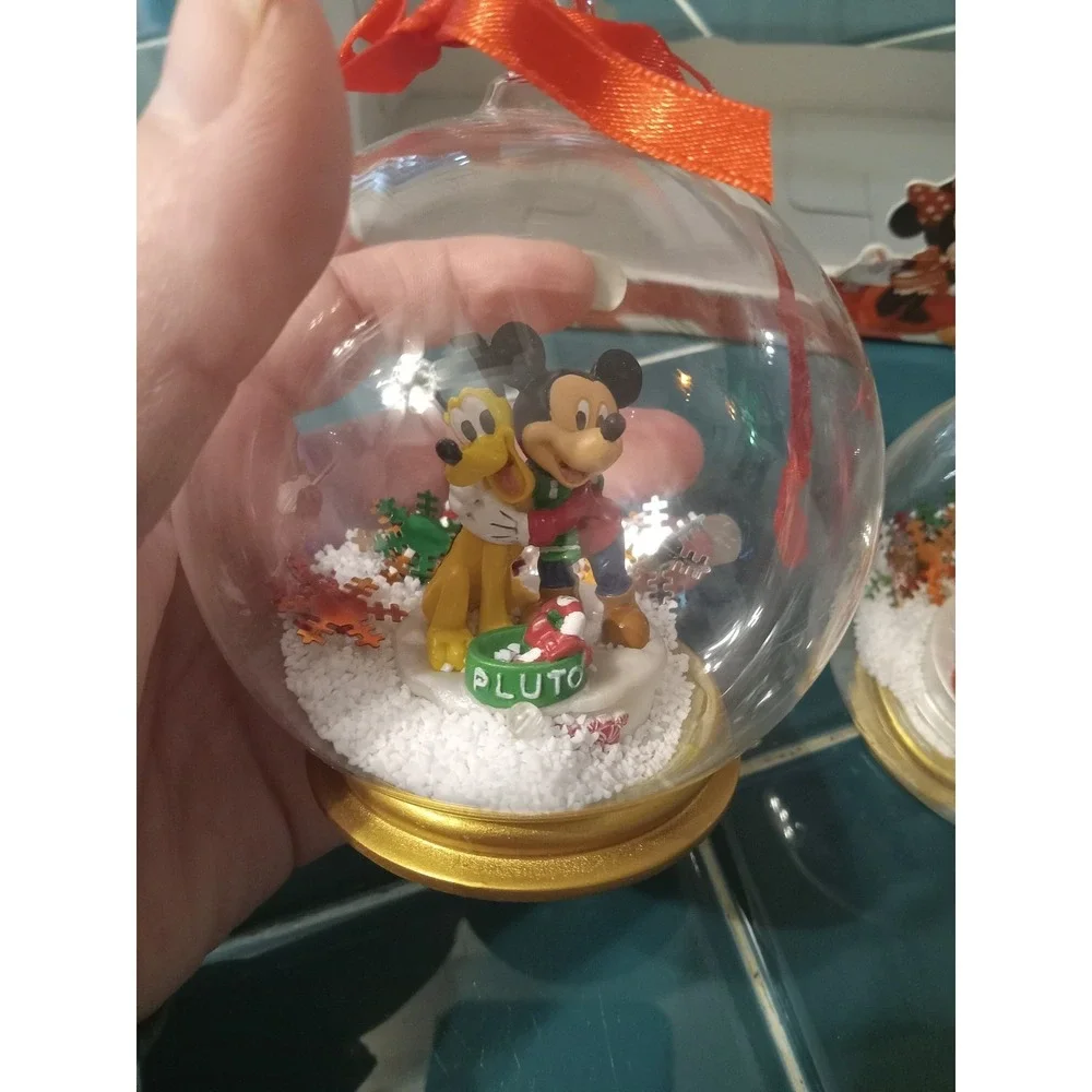 RARE‎ DISNEY STORE DATED 2010 MICKEY & MINNIE SNOW GLOBE ORNAMENT SET OF 2 Glass